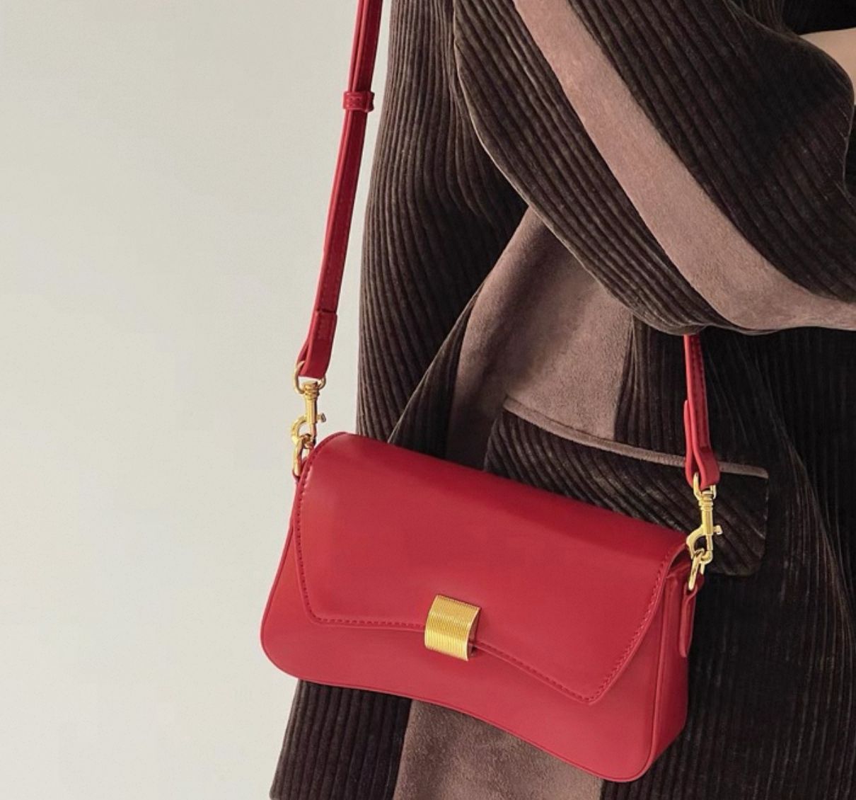 Chic & Compact Leather Handbag (Pre-Order)